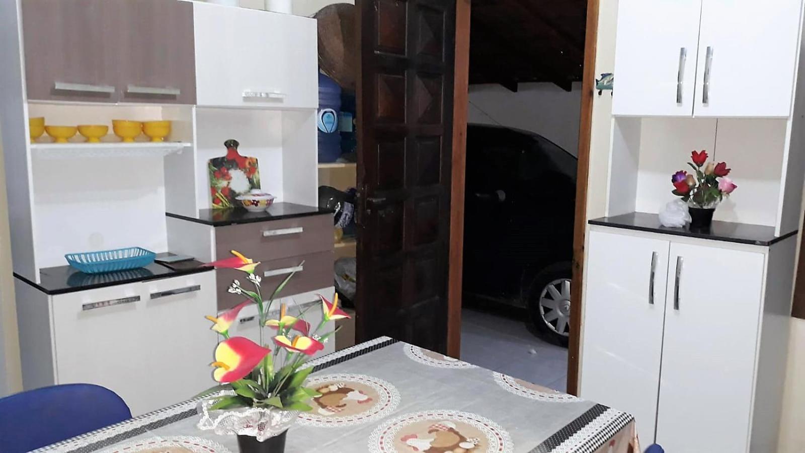 Casa 3 quartos, 2 bwcs e a meia quadra da praia!