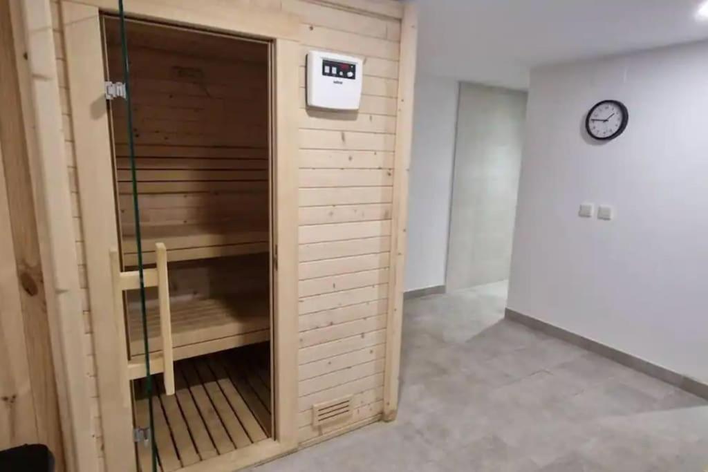 Pass the Keys Casa Ban, Spacious 3 Bedroom Townhouse