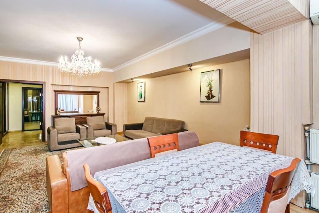 Comfortable and Spacious Apartment in the Center