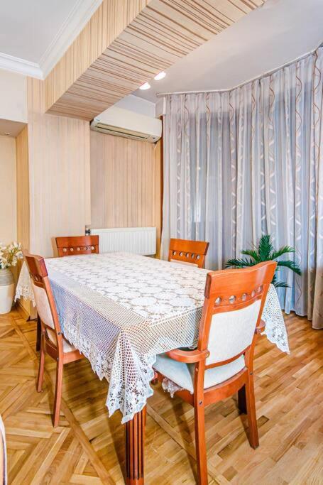 Comfortable and Spacious Apartment in the Center