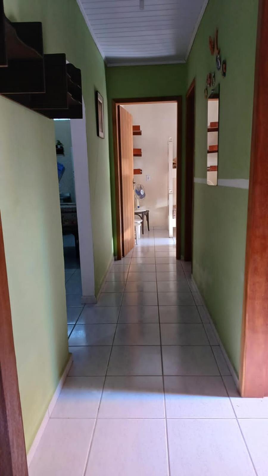 Casa 3 quartos, 2 bwcs e a meia quadra da praia!