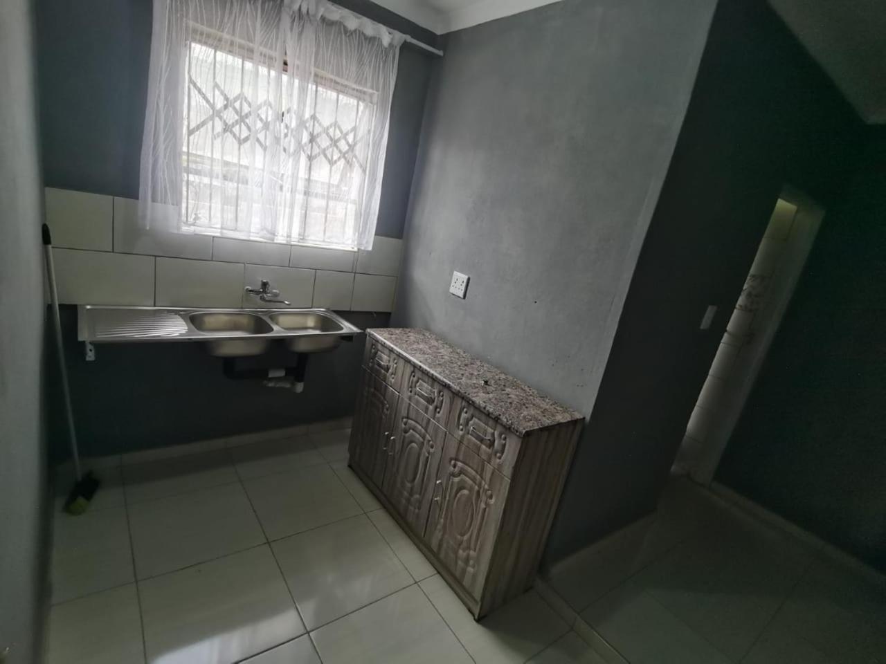 JMD AND FIVHILINI GUEST HOUSE view 3