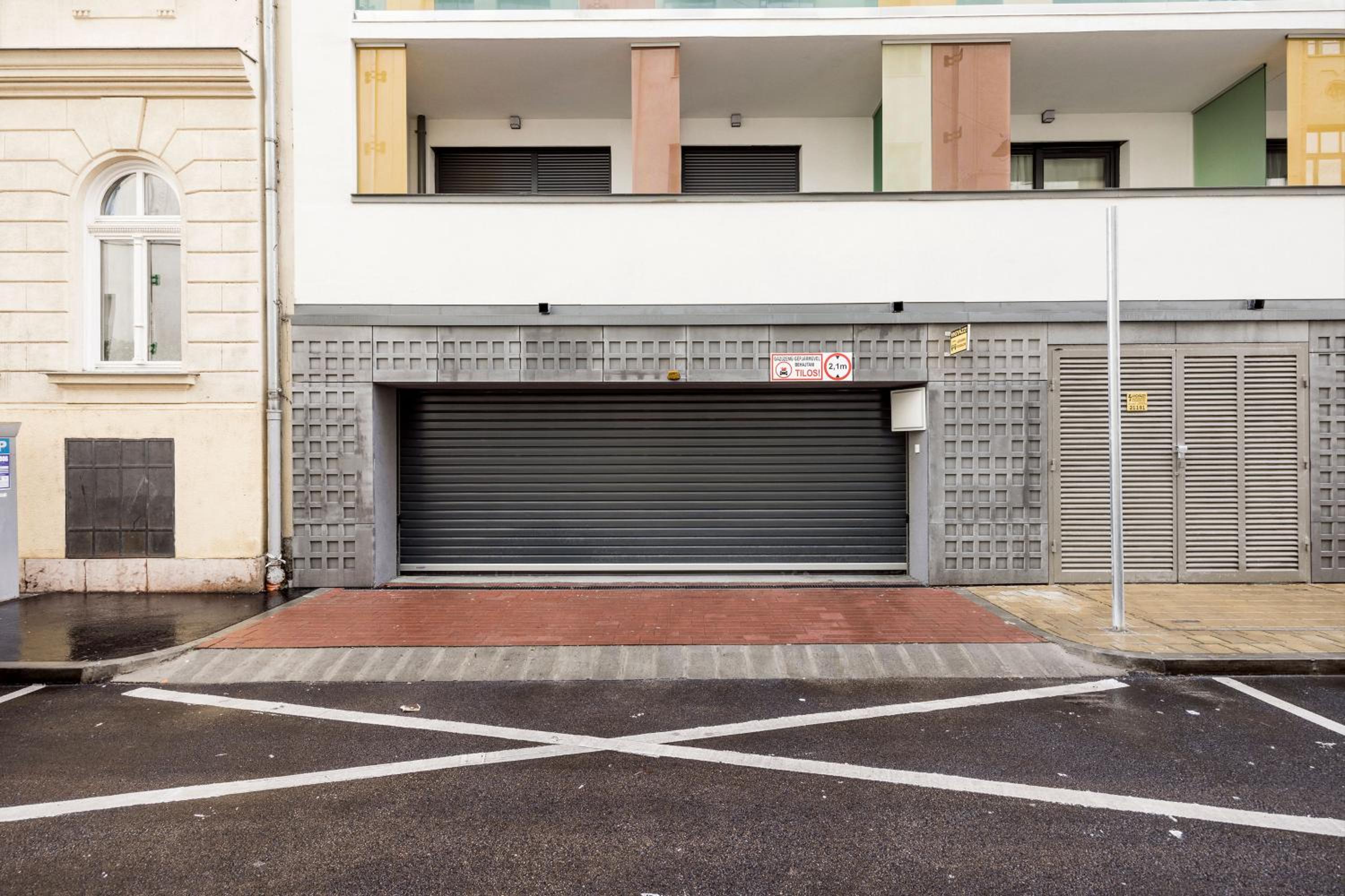 BB Apartment - 2BR with parking close to centre view 3