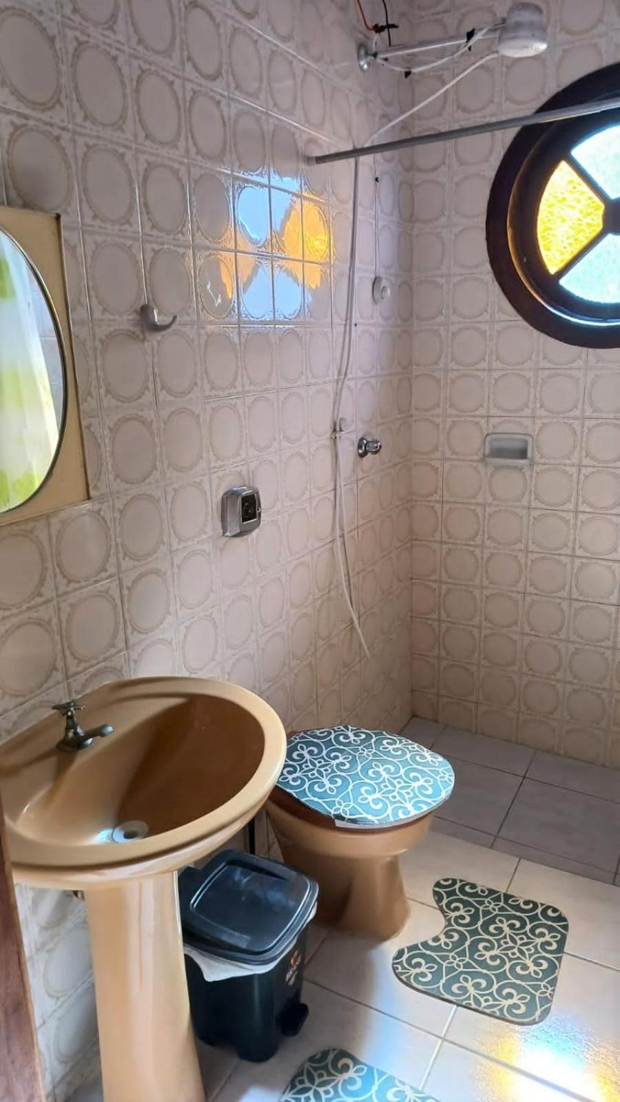 Casa 3 quartos, 2 bwcs e a meia quadra da praia!