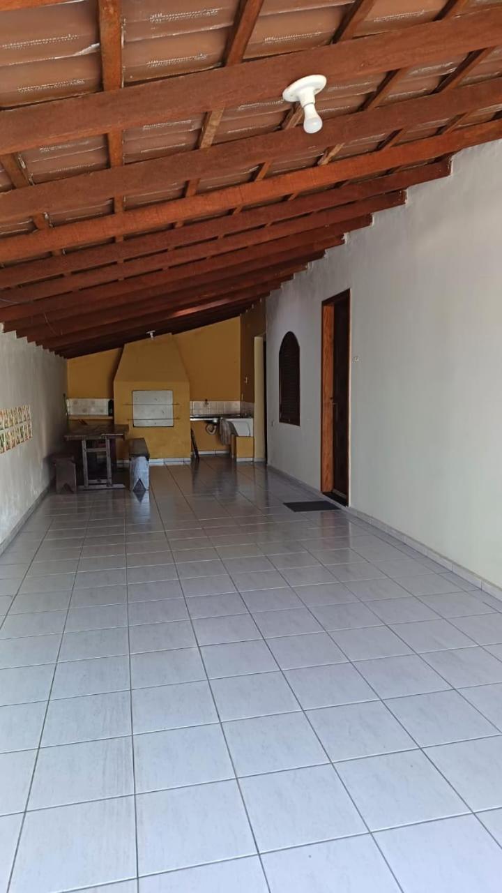 Casa 3 quartos, 2 bwcs e a meia quadra da praia!