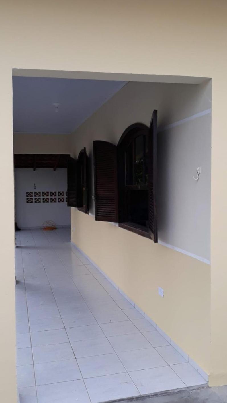 Casa 3 quartos, 2 bwcs e a meia quadra da praia!