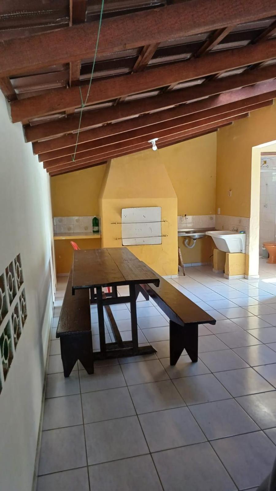 Casa 3 quartos, 2 bwcs e a meia quadra da praia!