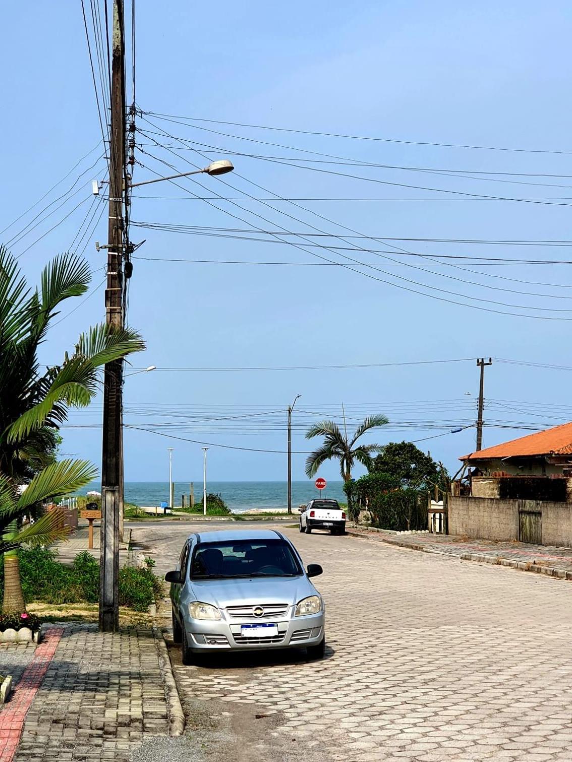Casa 3 quartos, 2 bwcs e a meia quadra da praia!