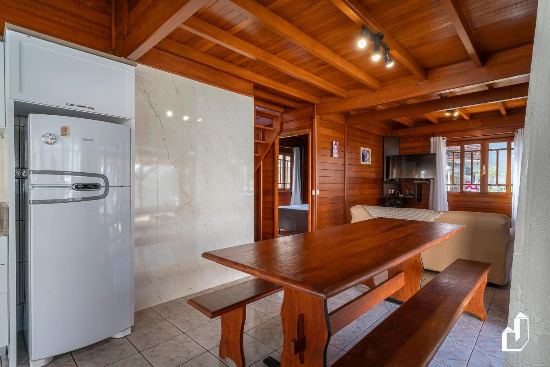 Casa com 03 dormitórios