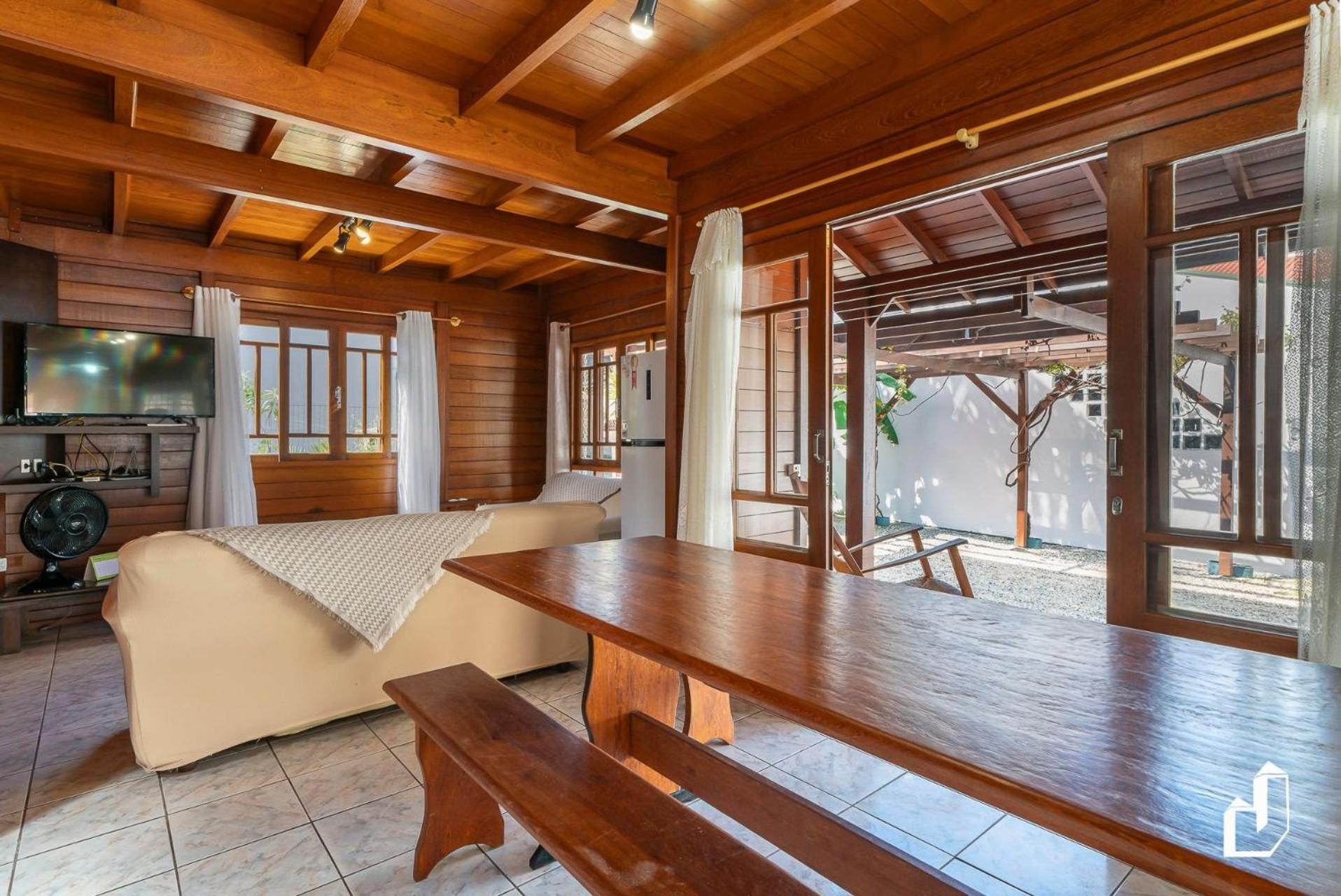 Casa com 03 dormitórios