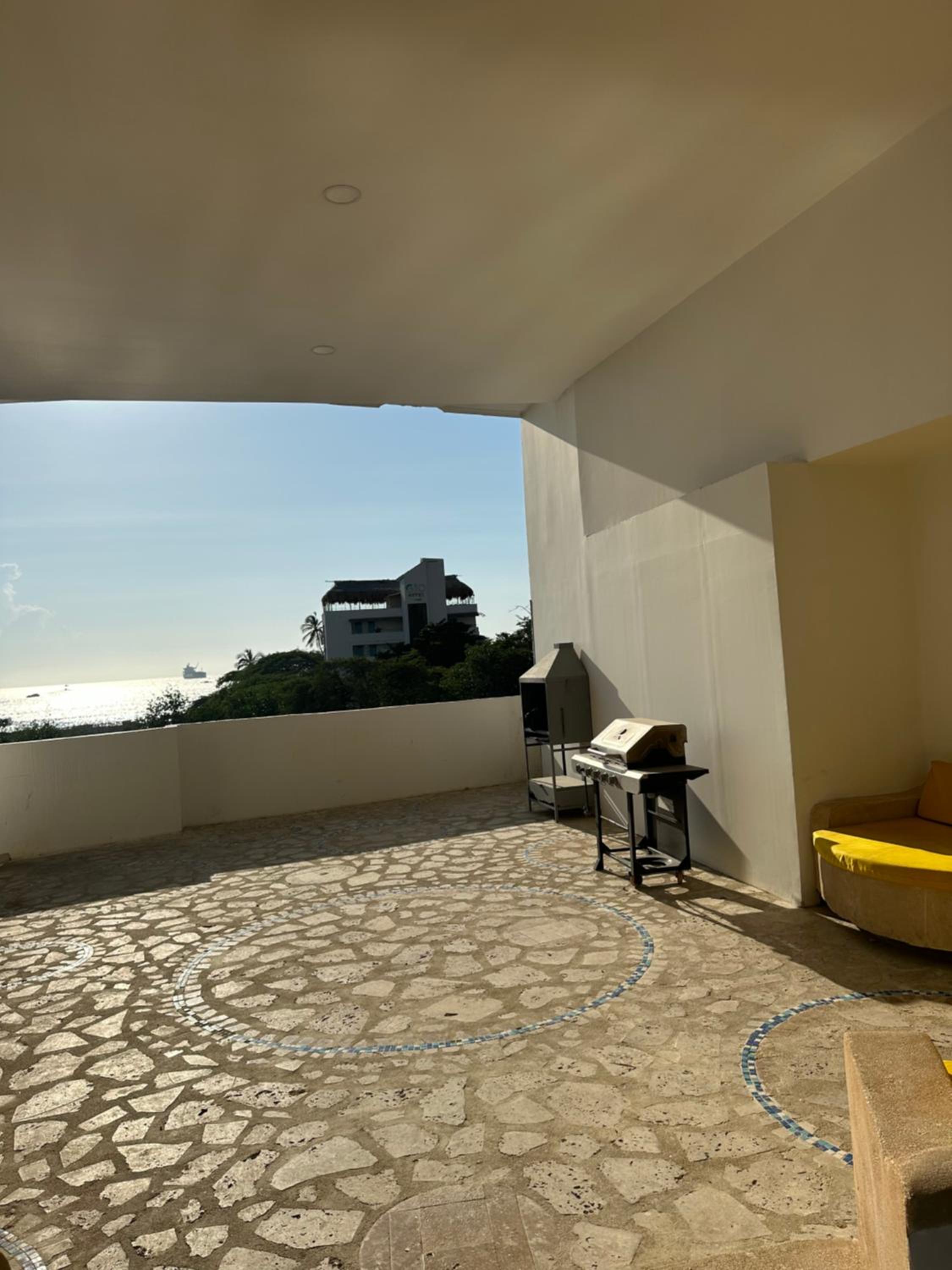 EXCLUSIVO APTO CON VISTA Y FRENTE AL MAR
