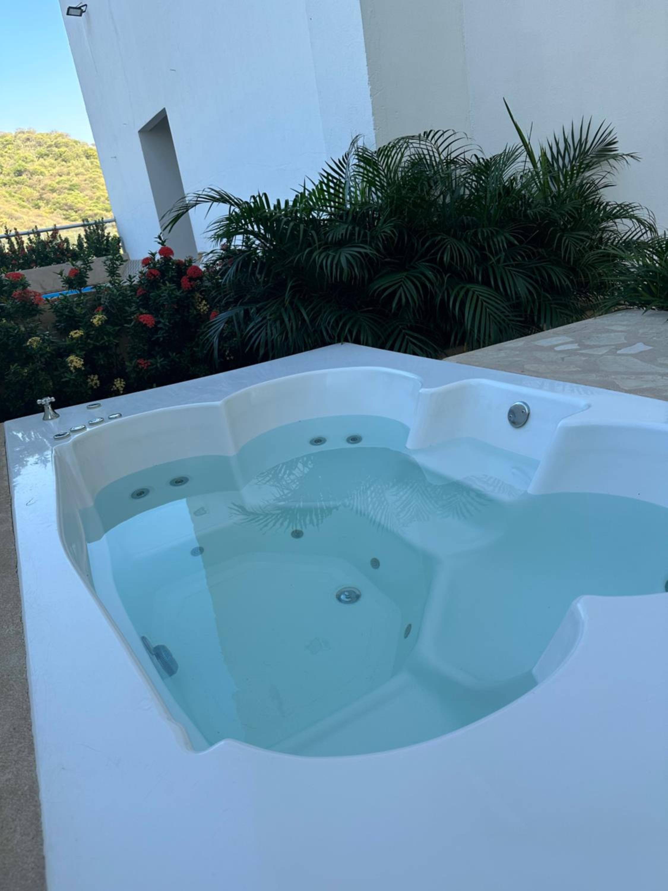 EXCLUSIVO APTO CON VISTA Y FRENTE AL MAR