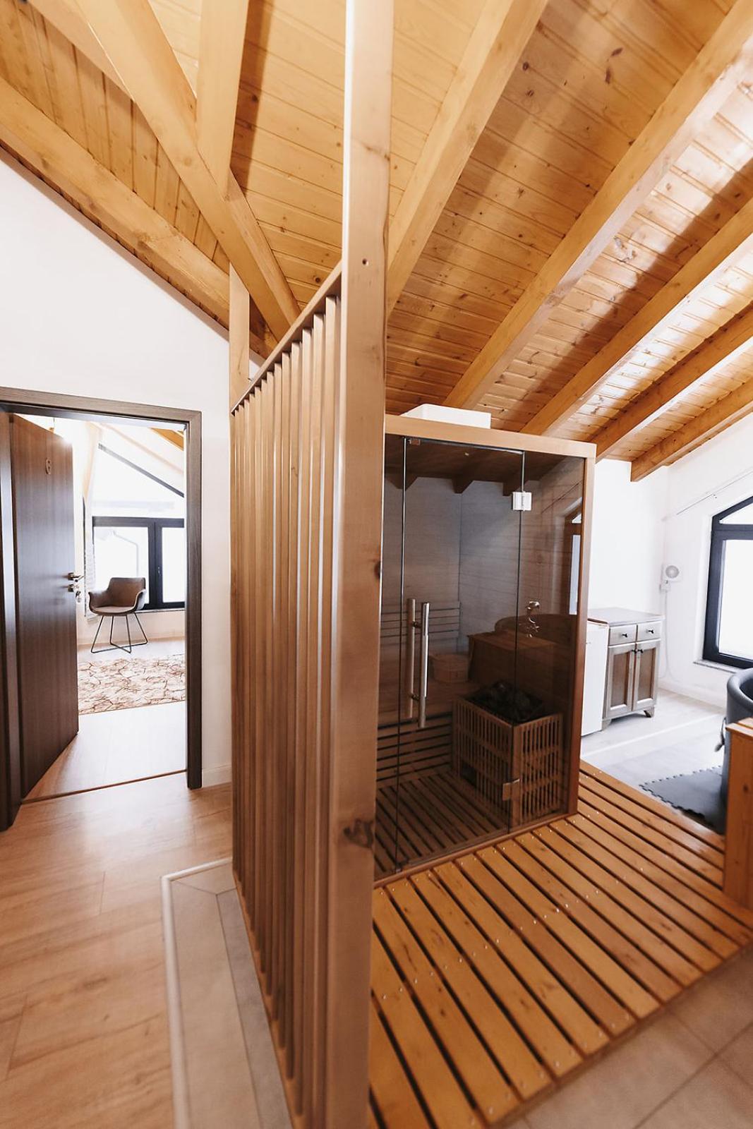 Royal Alpin Crown view 5