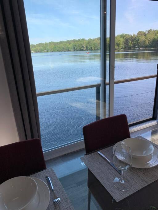 Parc de l'Île Melville 2 - Maison flottante