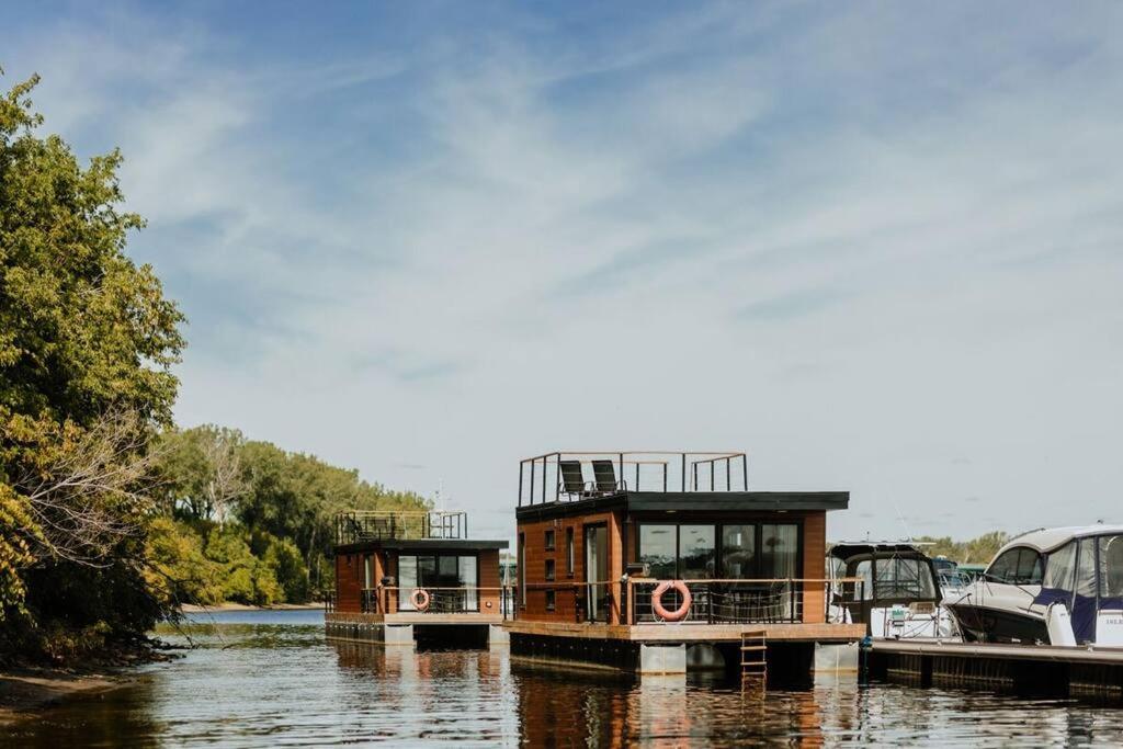 Yacht Club de Trois-Rivières 1 - Maison flottante
