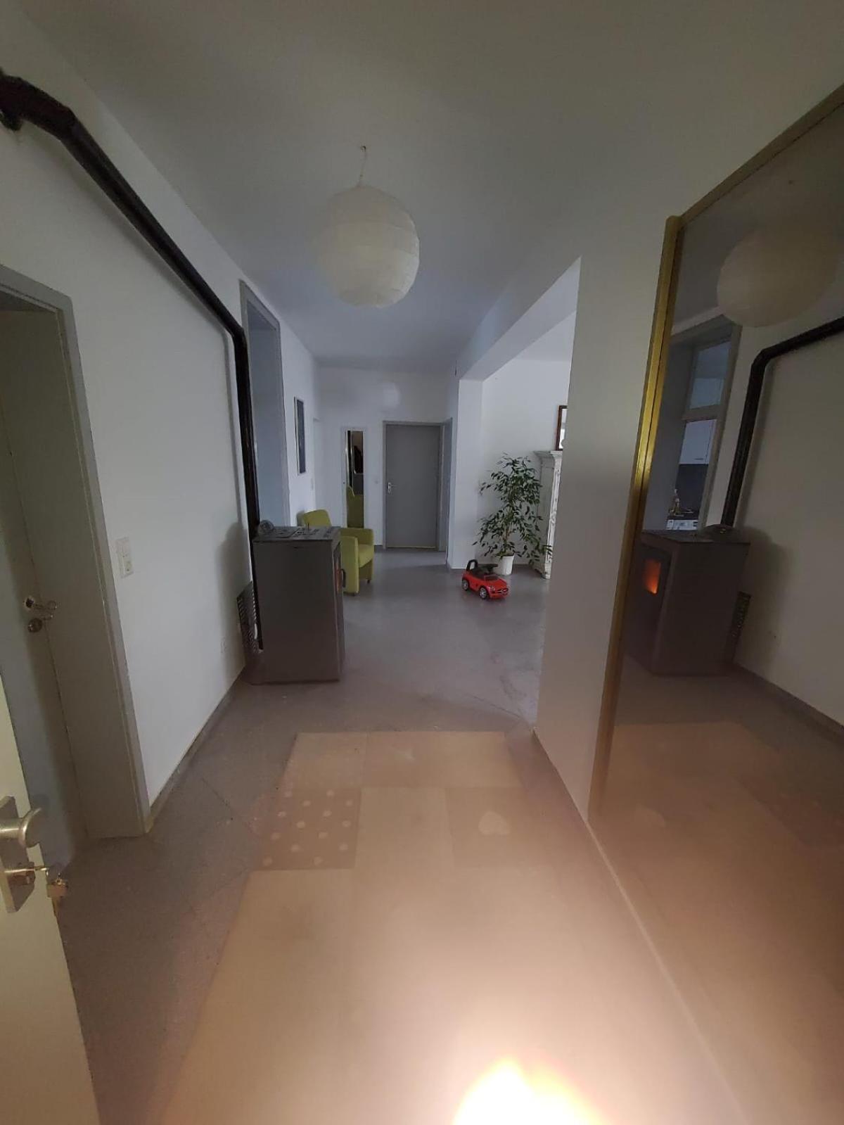 Große 3 Zi Wohnung auf der Pferde Farm
