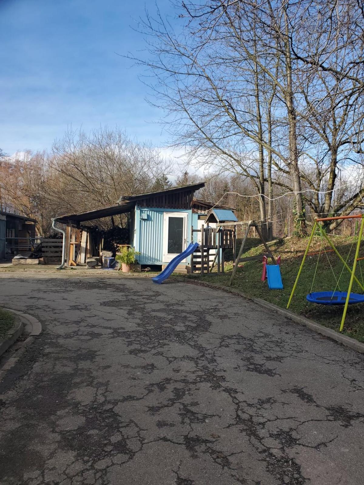 Große 3 Zi Wohnung auf der Pferde Farm