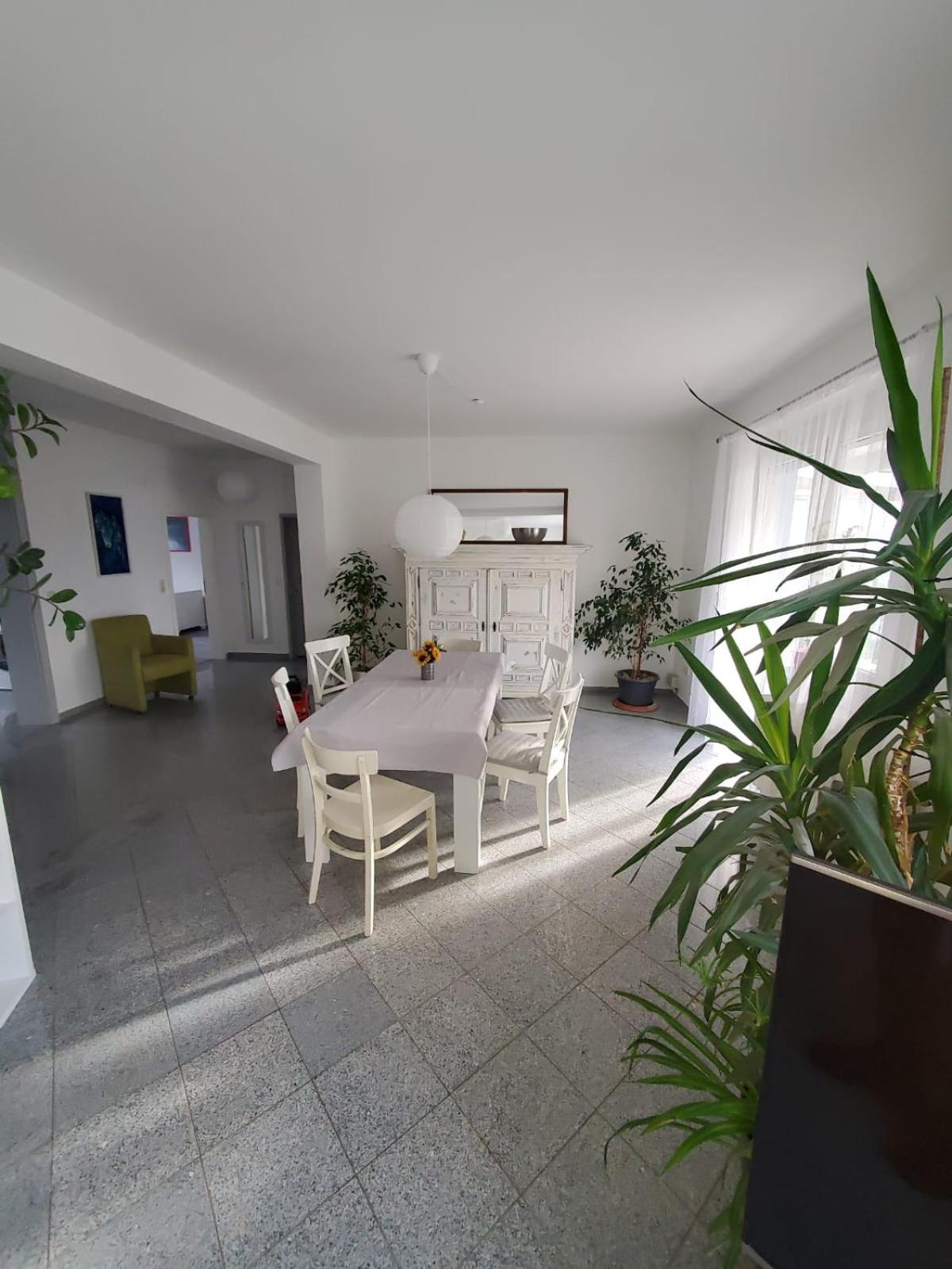 Große 3 Zi Wohnung auf der Pferde Farm