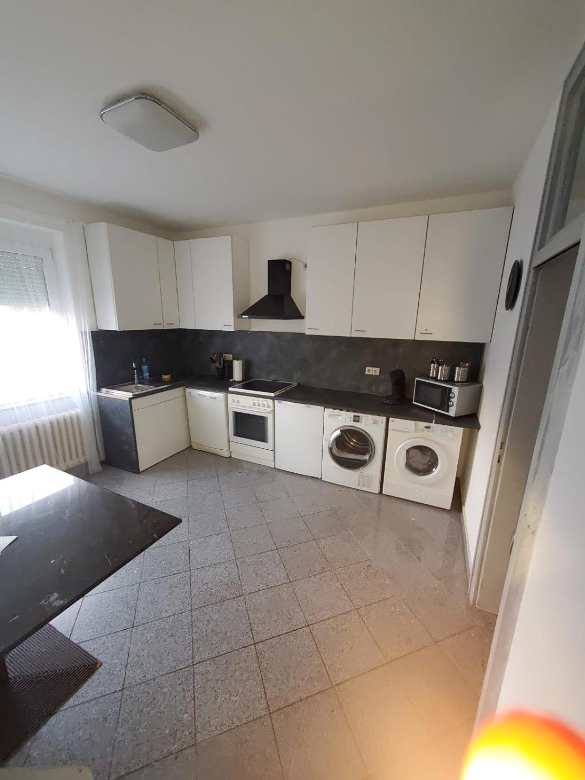 Große 3 Zi Wohnung auf der Pferde Farm