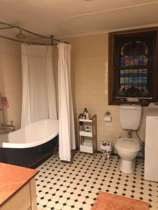 Free Wi-fi, spacious, Netflix. Long term discount