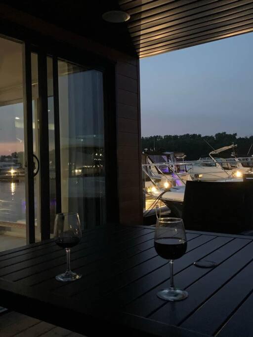 Yacht Club de Trois-Rivières 2 - Maison flottante