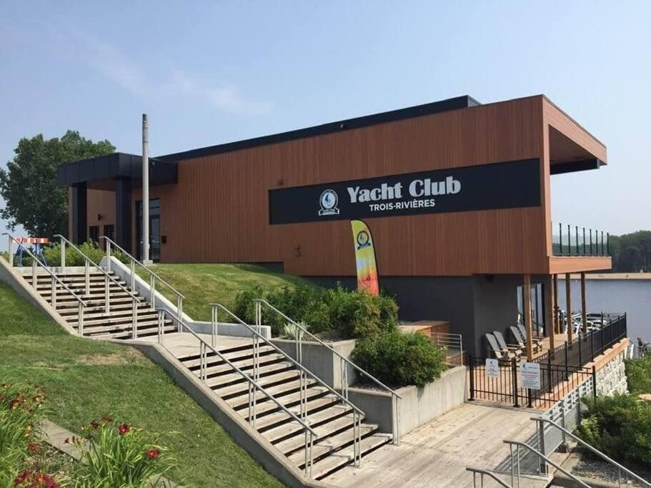 Yacht Club de Trois-Rivières 2 - Maison flottante