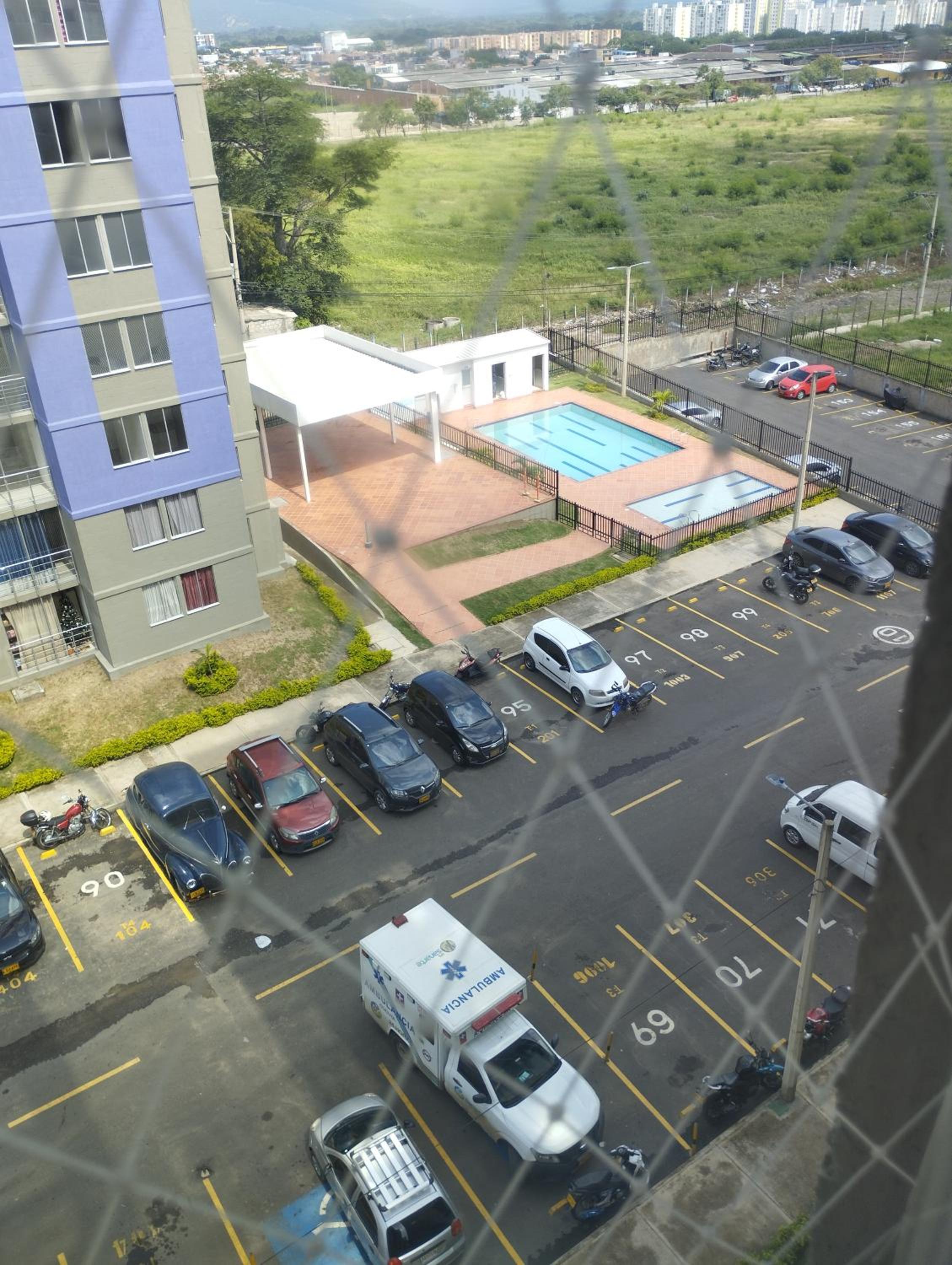 apartamento cerca al aeropuerto parqueadero privado conjunto cerrado bilbao
