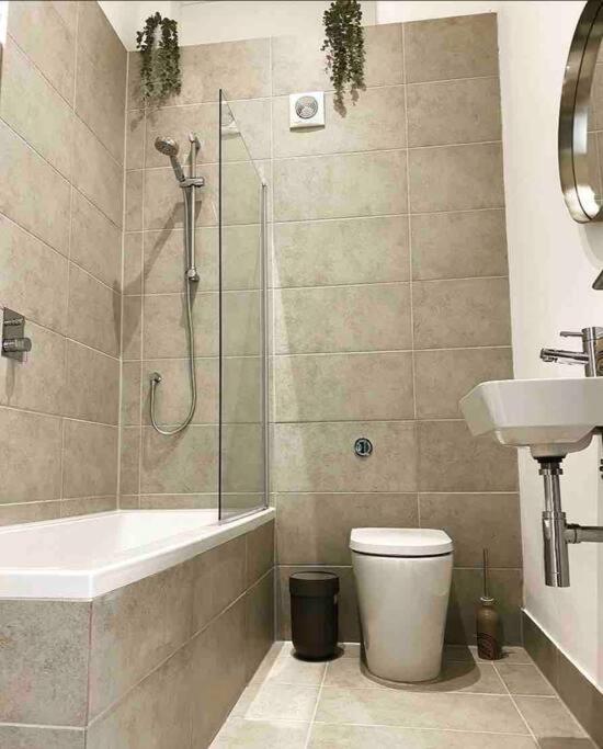 Grand Apartment on HOE/BARBICAN Allocated PARKING! view 2