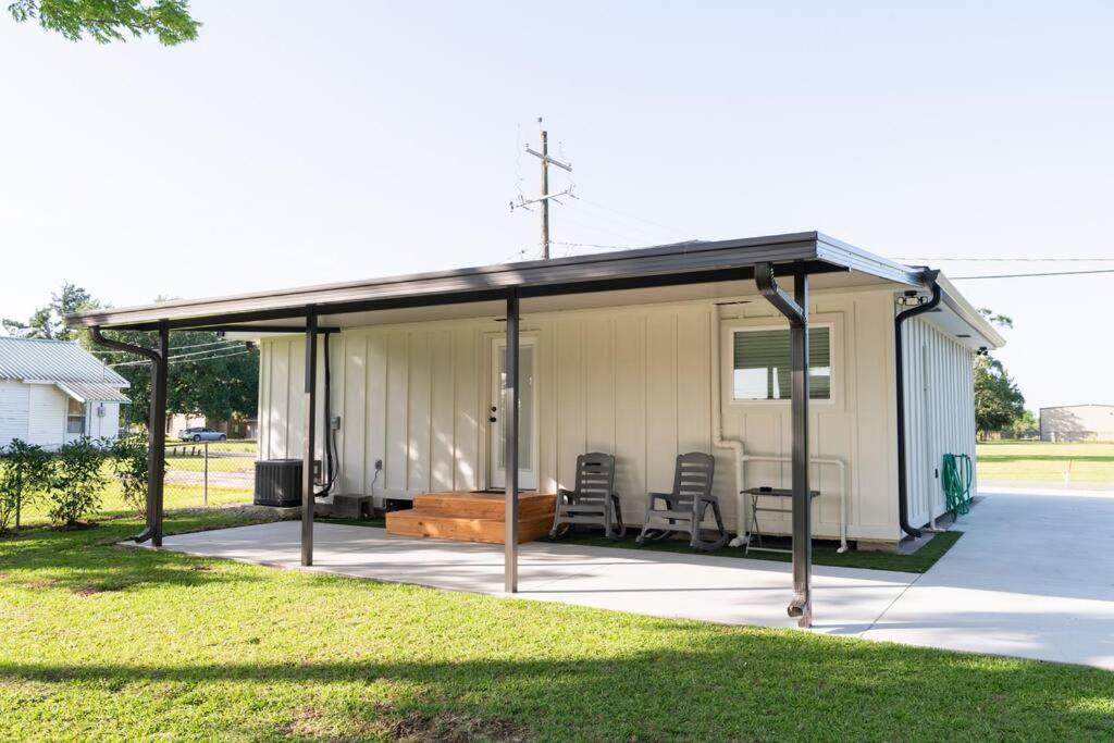 Bayou Retreat-Located on Tranquill Bayou Lafourche view 4