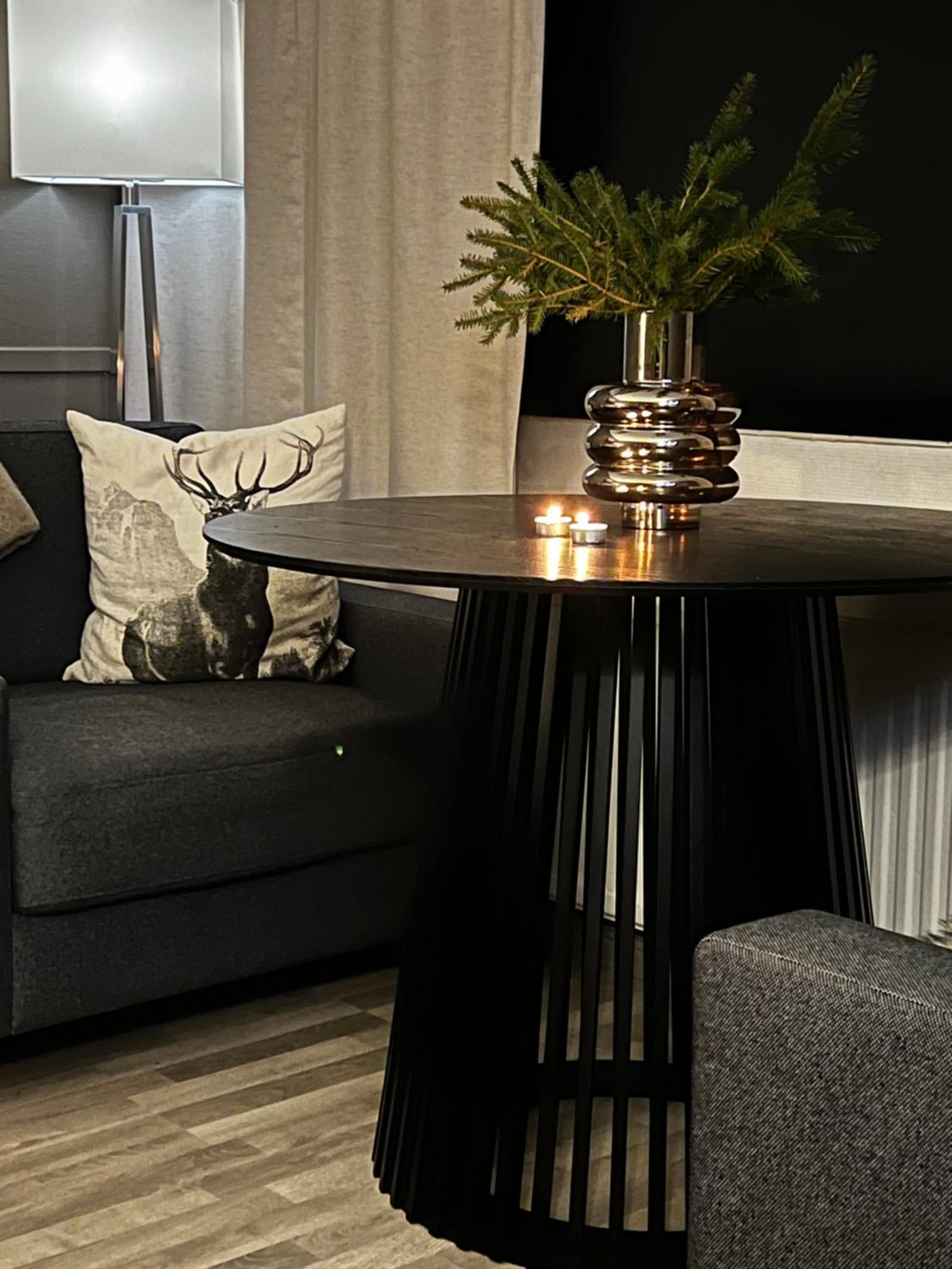 Ellivuori Rooms suurempi hotellihuone 24m2 järvinäköalalla Hyvä varustelu view 3