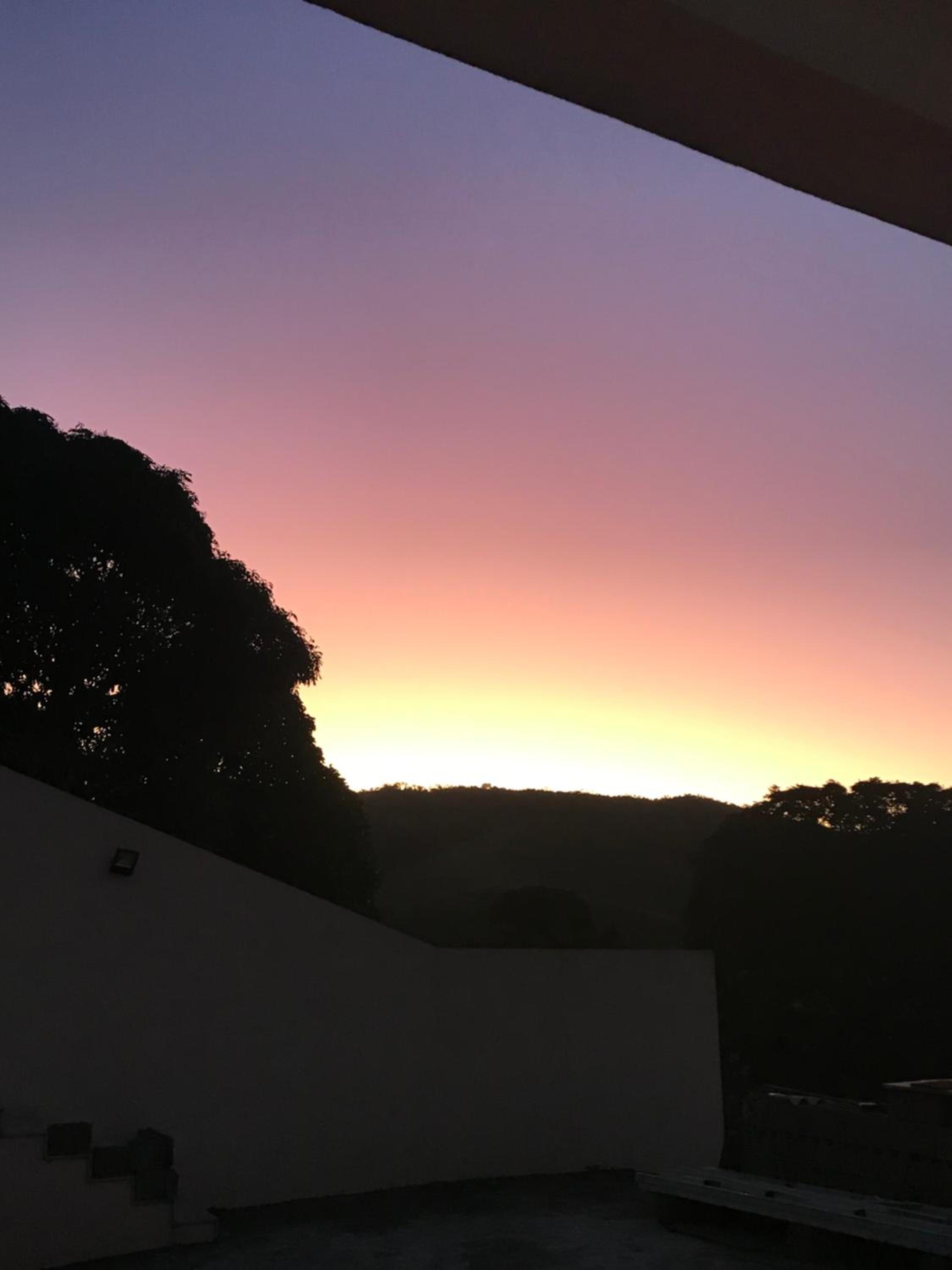 Casa de vidro com vista para a Mata Atlântica no Centro de Miguel Pereira