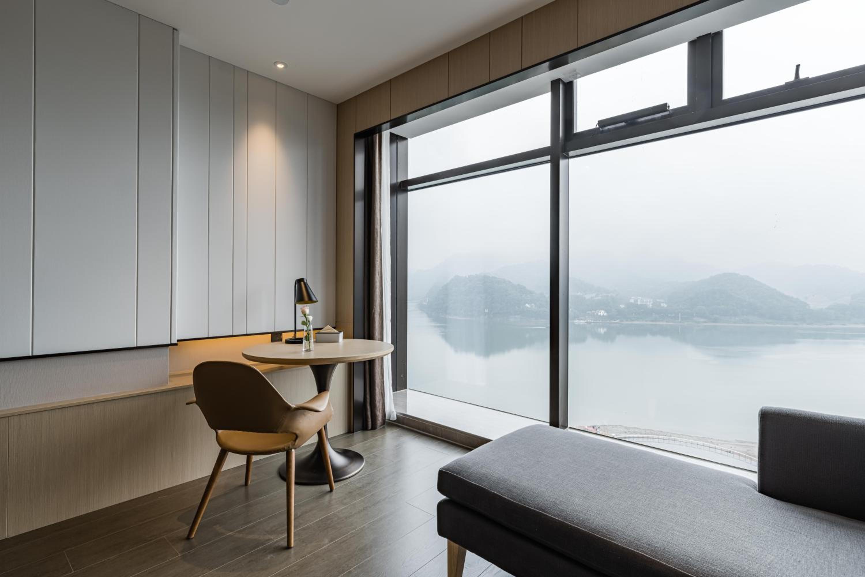 Atour Hotel Tonglu Fuchunjiang