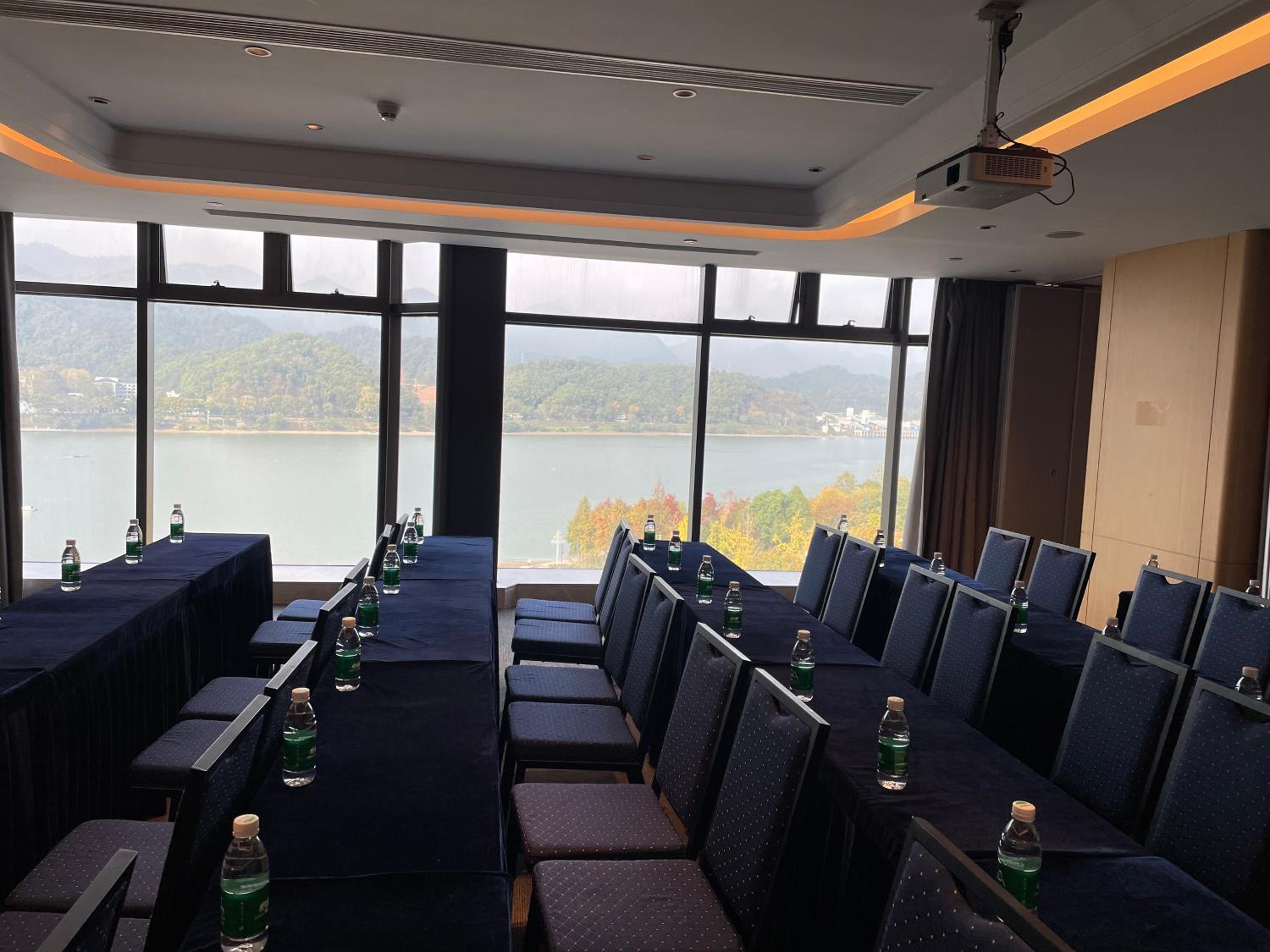 Atour Hotel Tonglu Fuchunjiang