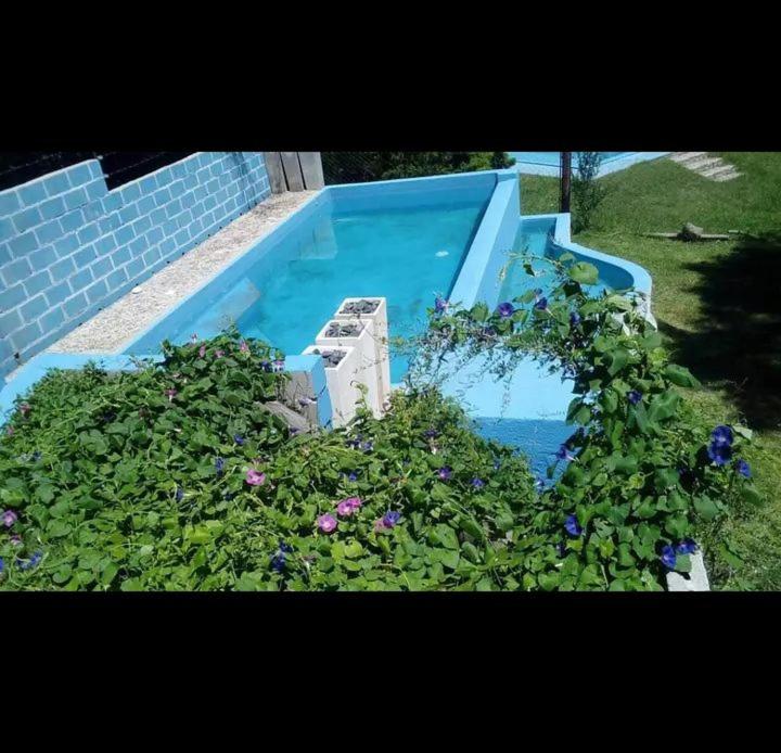 Casa con pileta en icho cruz