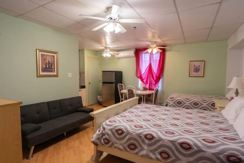 Trois-rivieres Vacations - 223 Charmante chambre double - Property Image 1