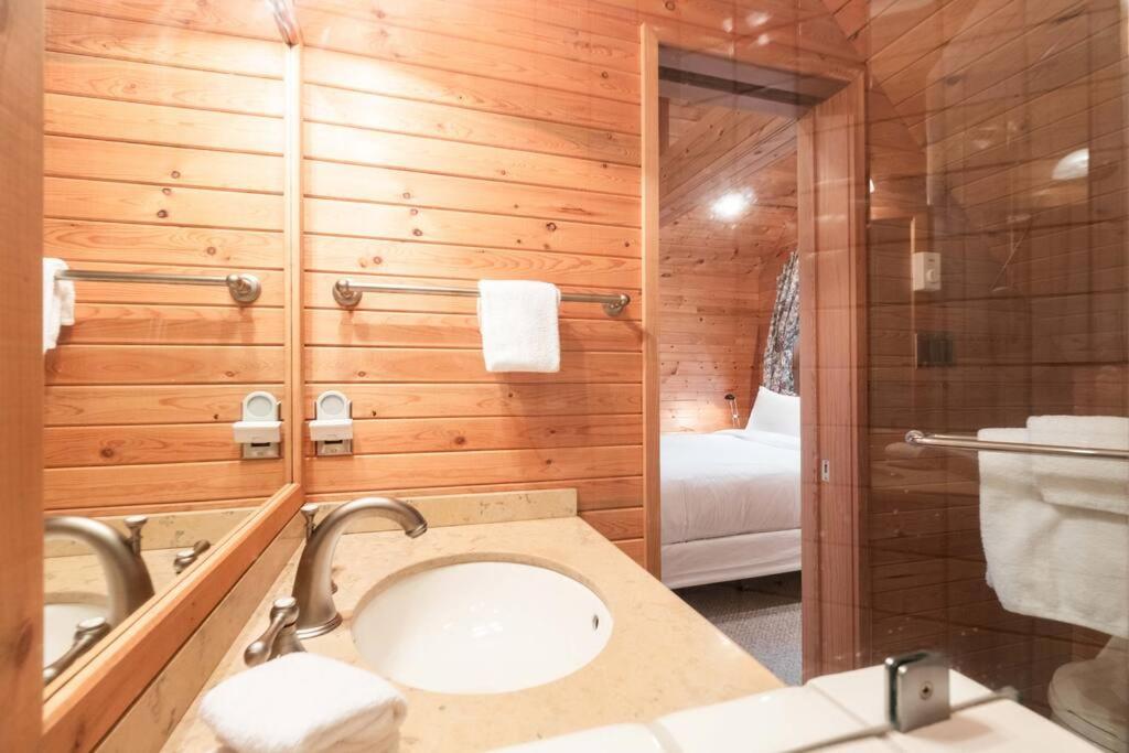 Snowridge Chalet by Outpost Whistler