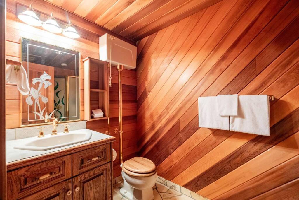 Snowridge Chalet by Outpost Whistler