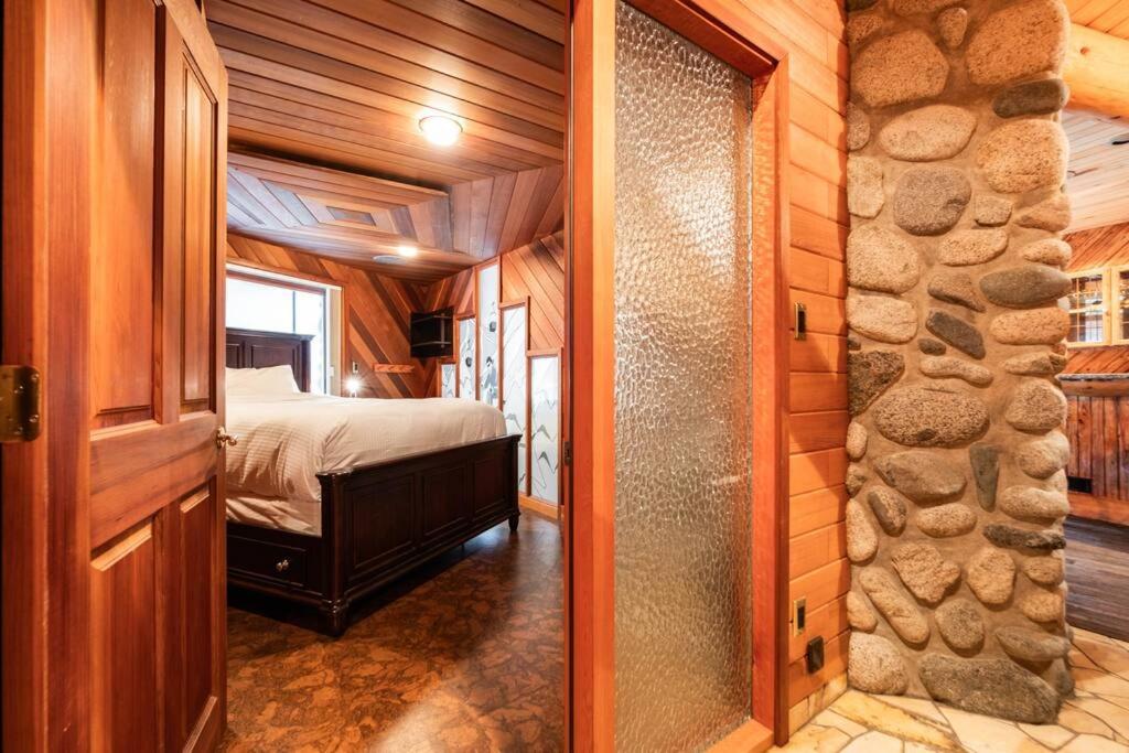 Snowridge Chalet by Outpost Whistler