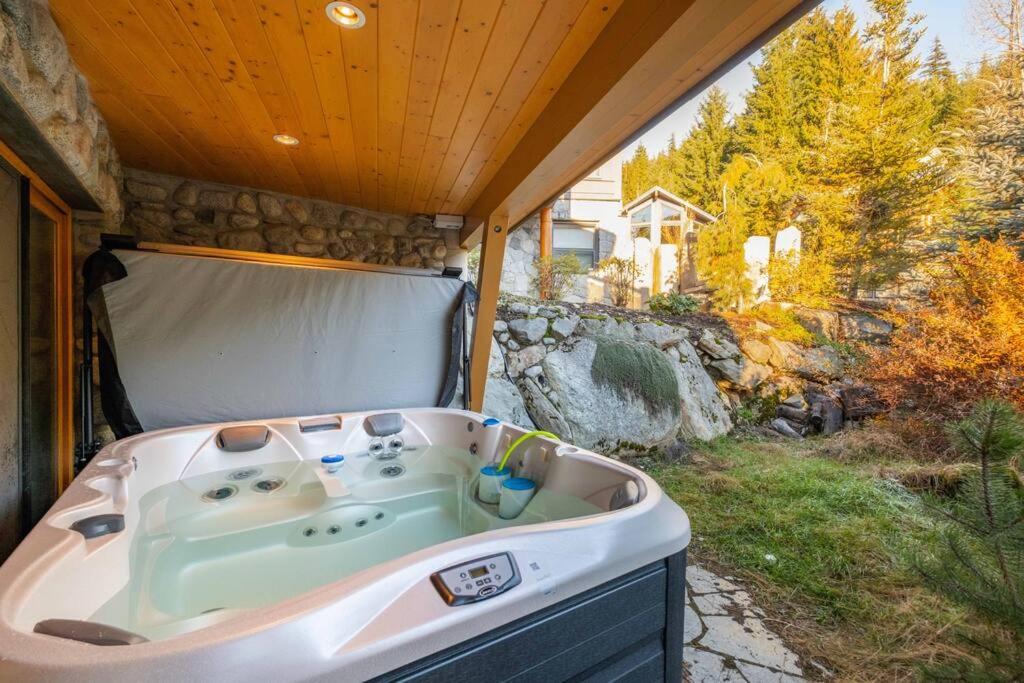 Snowridge Chalet by Outpost Whistler