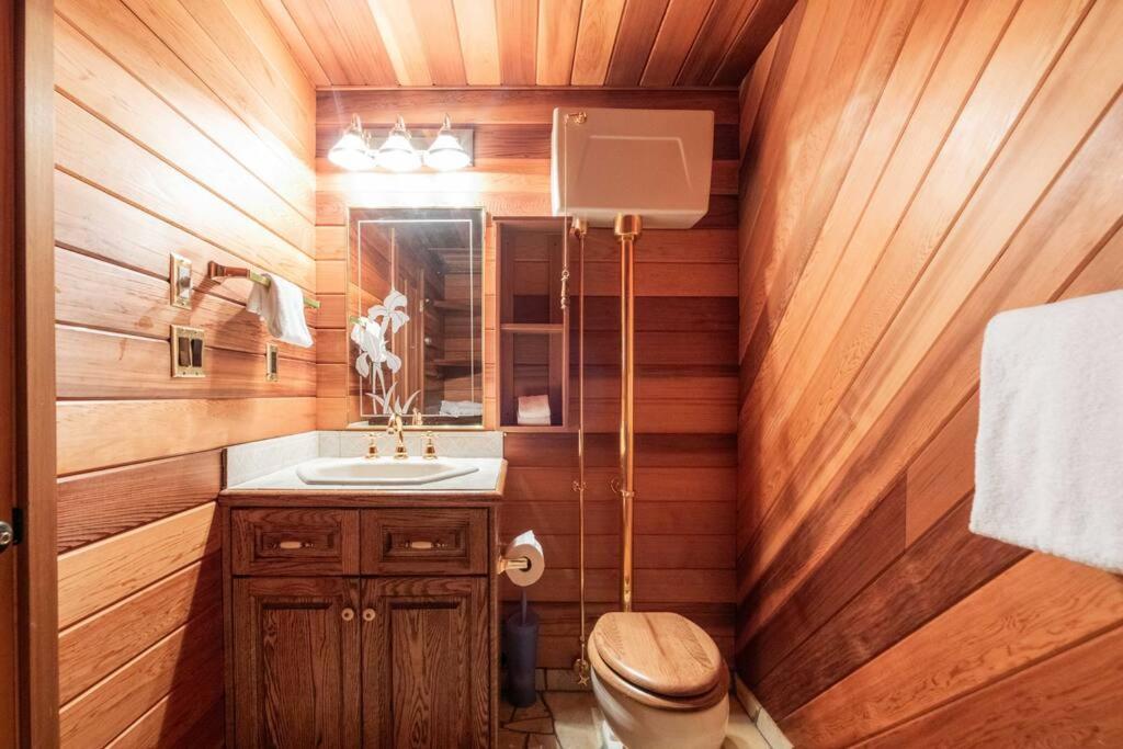 Snowridge Chalet by Outpost Whistler