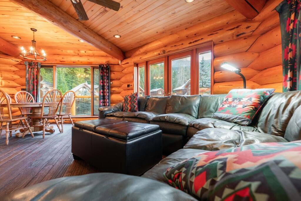 Snowridge Chalet by Outpost Whistler