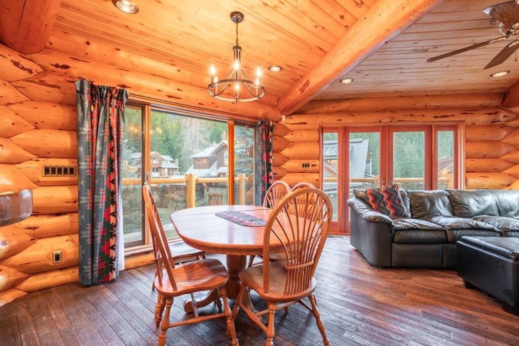 Snowridge Chalet by Outpost Whistler