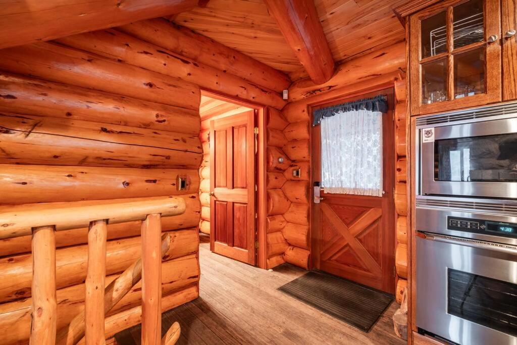 Snowridge Chalet by Outpost Whistler