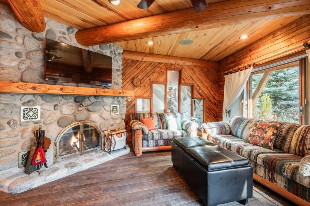 Snowridge Chalet by Outpost Whistler