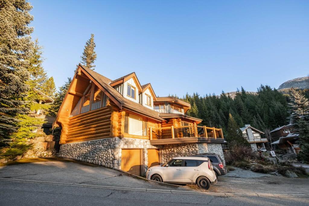 Snowridge Chalet by Outpost Whistler