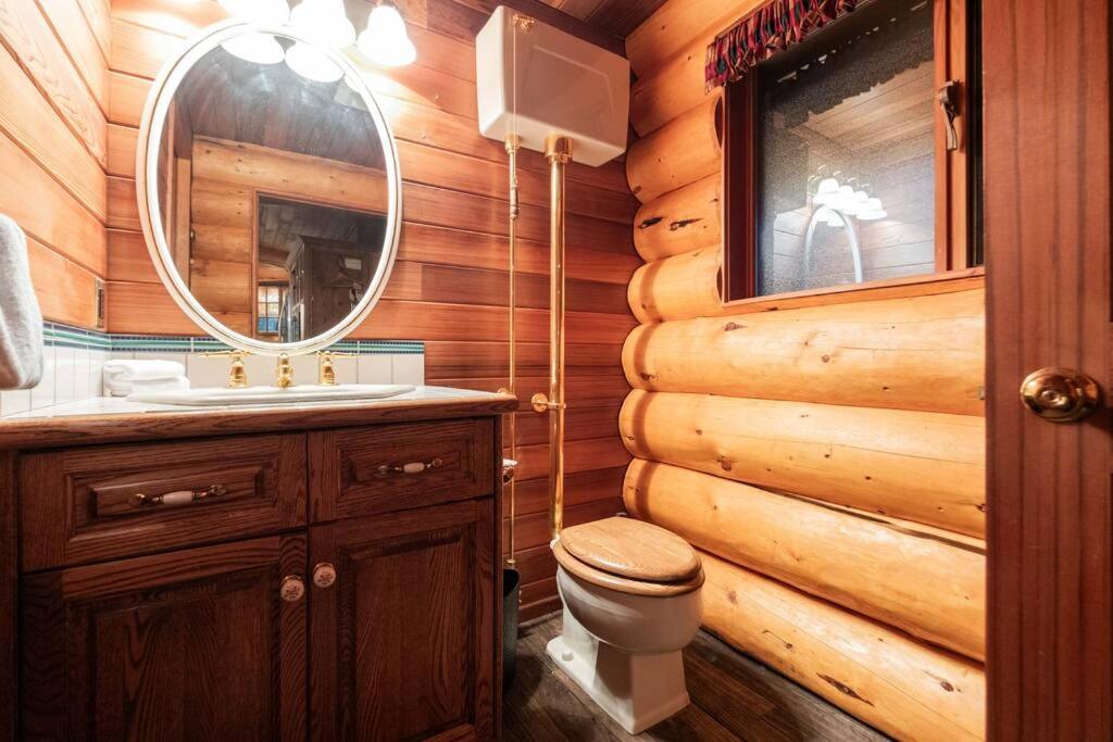 Snowridge Chalet by Outpost Whistler