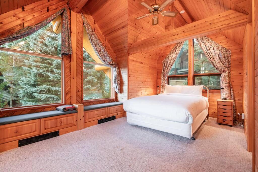 Snowridge Chalet by Outpost Whistler