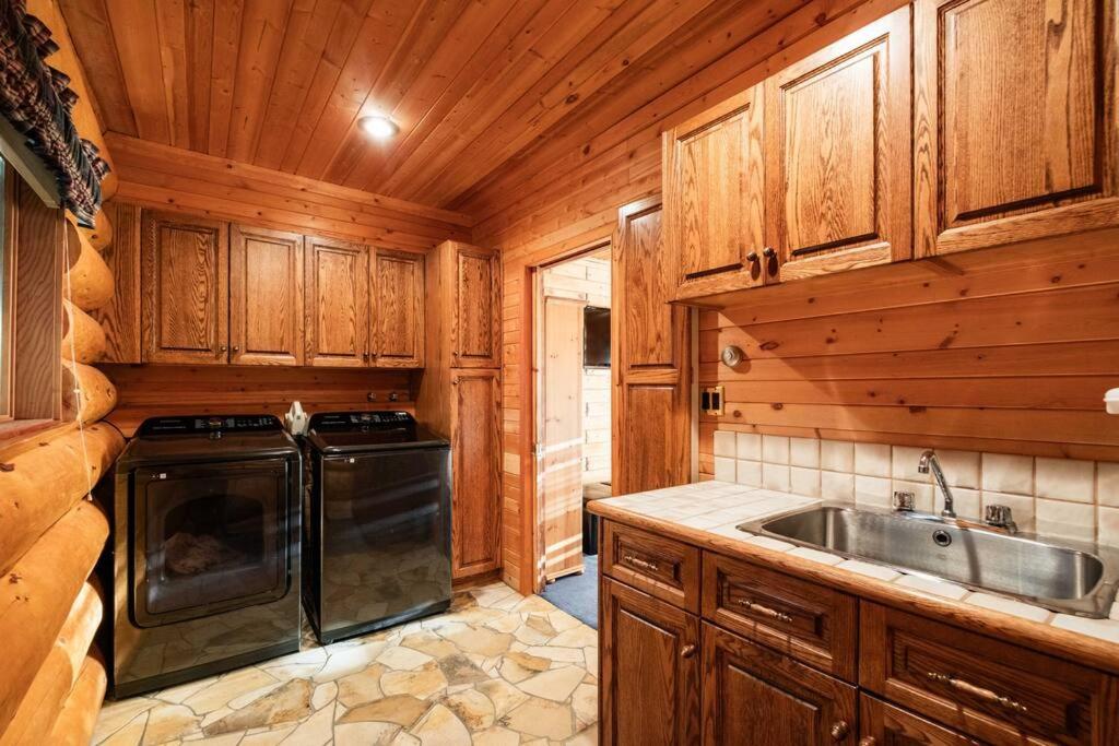 Snowridge Chalet by Outpost Whistler
