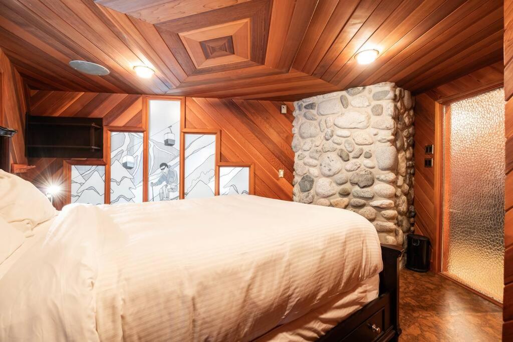 Snowridge Chalet by Outpost Whistler