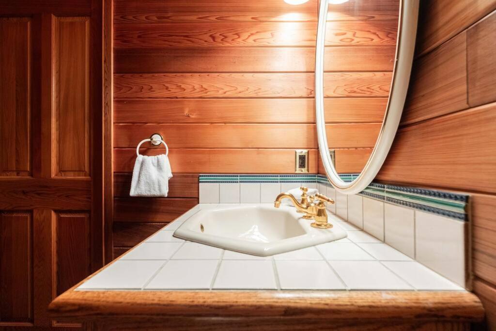 Snowridge Chalet by Outpost Whistler